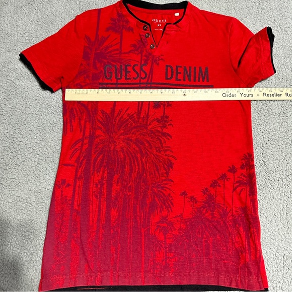 GUESS Men’s Red Palm Tree T-Shirt Size XS LA Graphic Henley Cotton Blend - Picture 5 of 6